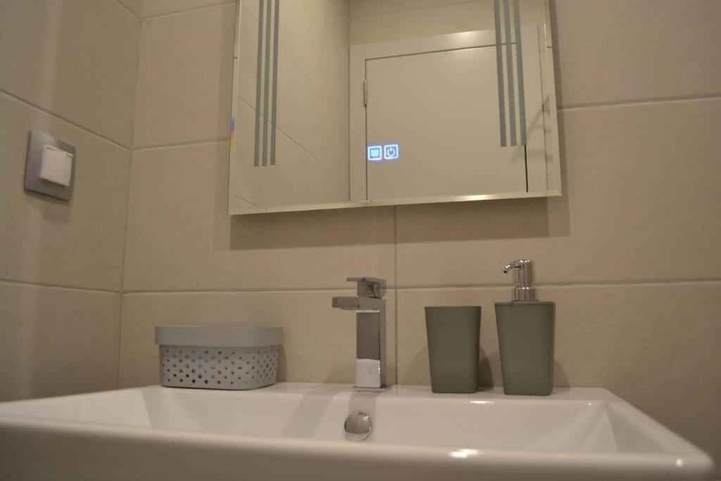 Modern City Center 2 Bedroom Apartment Sofia Eksteriør bilde