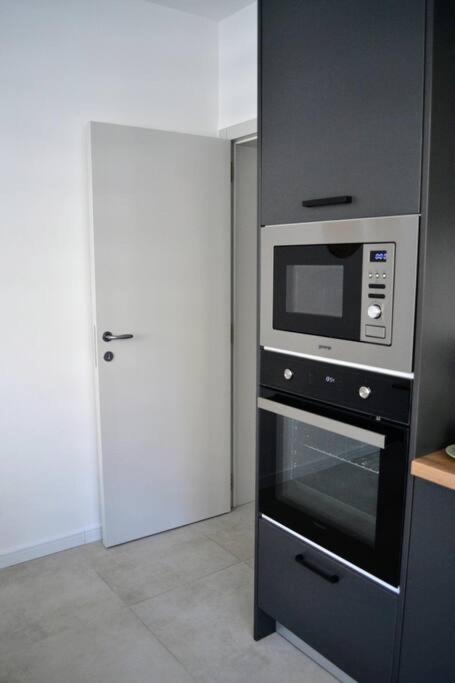 Modern City Center 2 Bedroom Apartment Sofia Eksteriør bilde