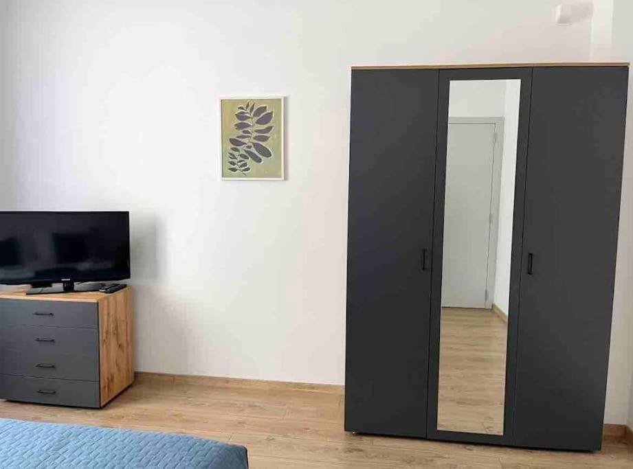 Modern City Center 2 Bedroom Apartment Sofia Eksteriør bilde