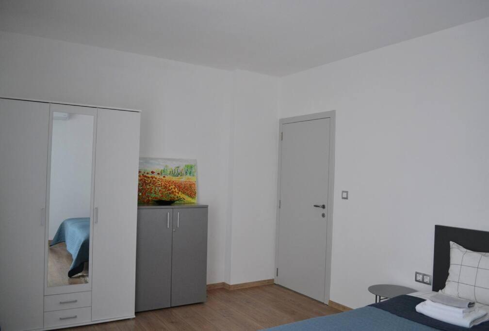 Modern City Center 2 Bedroom Apartment Sofia Eksteriør bilde